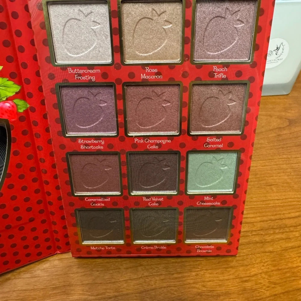 Strawberry Shortcake Eyeshadow Palette - Picture 5 of 6